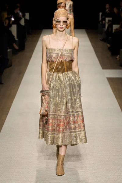 Look 54